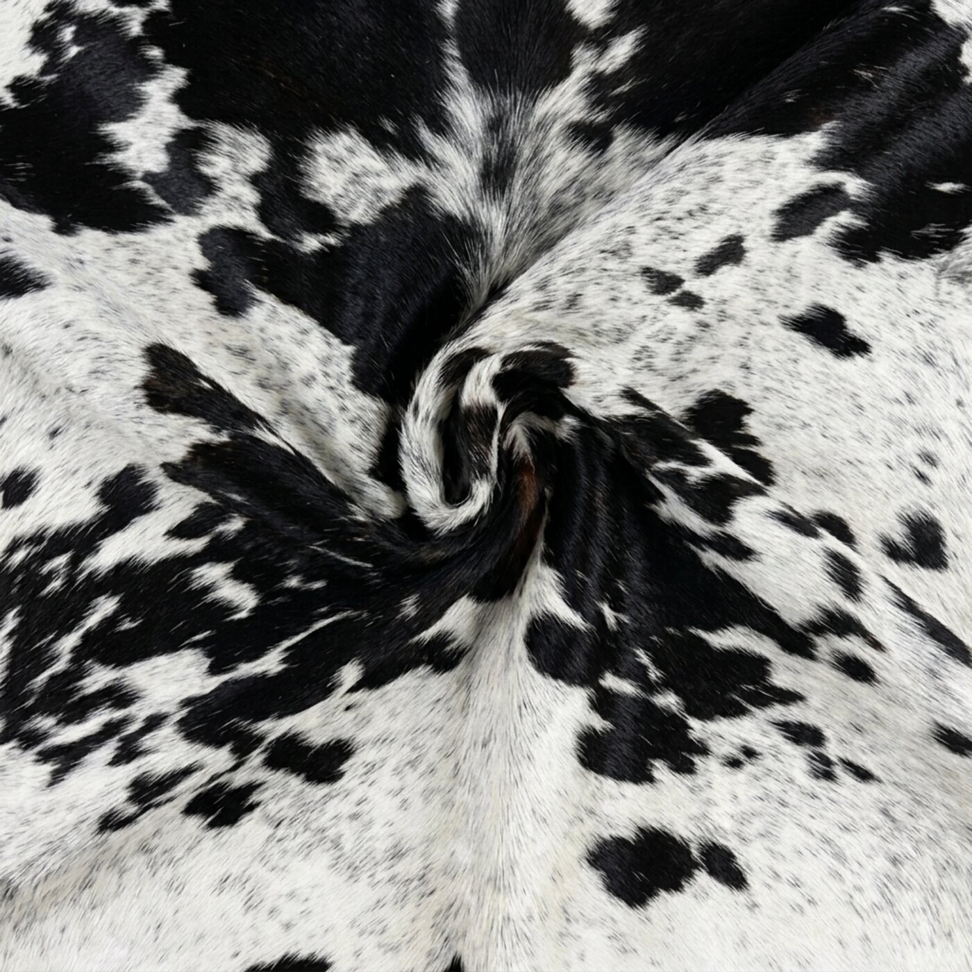 Peau de vache Normande noir et blanc - image 5