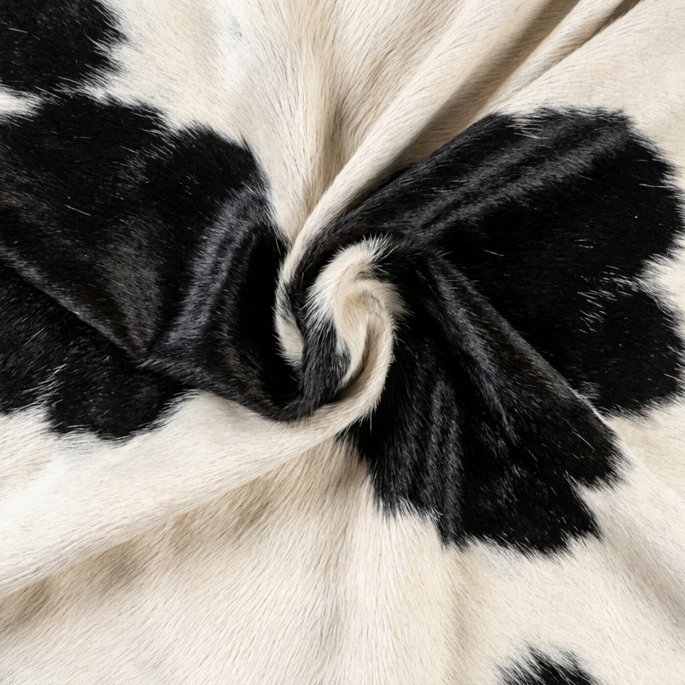 Peau de vache Noir et blanc Tacheté - image 5